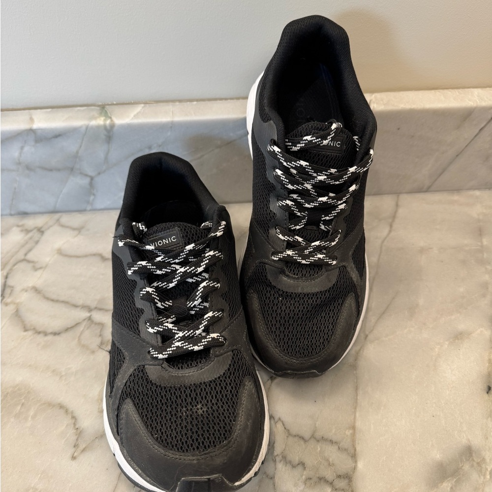 Vionic Tokyo Women’s Sneakers 9 Wide Black EUC